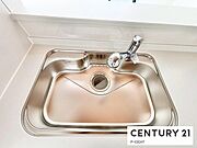 浄水器内蔵型のため、キッチン回りもスリムな印象です！