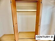 収納に便利な可動棚あり！