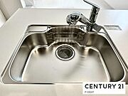浄水器内蔵型のため、キッチン回りもスリムな印象です！