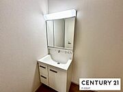 明るい洗面台で身支度ができます！