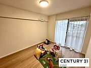 バルコニーに面している洋室です！