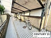 屋外に屋根付きの駐輪場があります！