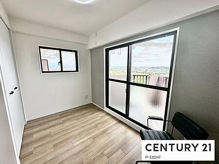 バルコニーに面している明るい部屋です!