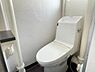 トイレ：白色基調の落ち着ける空間になっております。