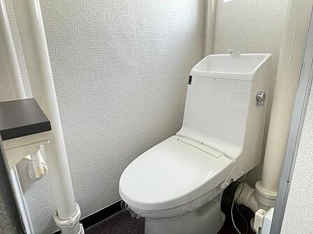 白色基調の落ち着ける空間になっております。
