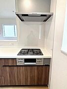 便利な3口コンロ　グリルもついていて料理の幅も広がります