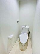 温水洗浄便座付きのトイレです