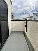 南面に広がるバルコニーでは、お洗濯物がよく乾きます