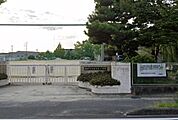 岡崎市立矢作北小学校まで70m、現地から70m