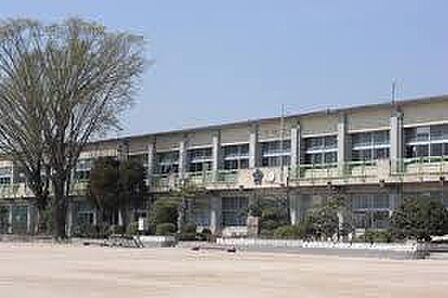 岡崎市立広幡小学校まで590m、現地から590m