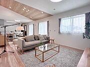 たくさんの窓から光・風・地を感じられる自然に沿った平屋暮らし