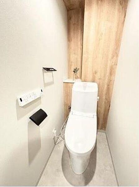 温水洗浄便座付きの高機能トイレです
