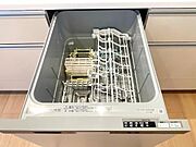 深型の食洗機付きなので家族全員分の食器が洗えます共働き世帯や忙しい奥様の家事の手助けをしてくれる食洗機はとても便利です