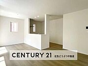 16帖のLDKです　暖かい陽光が差し込む広々とした空間は、家族の憩いの場にぴったりです