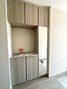 玄関を広く使えるコンパクトなシューズボックスです圧迫感のないデザインで玄関がスッキリ見えます
