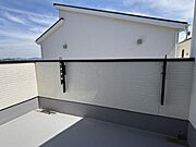 南面に広がるバルコニーでは、お洗濯物がよく乾きます