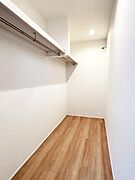 寝室には大型のウォークインクローゼット付き