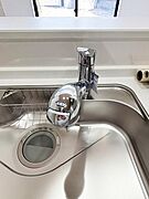 蛇口一体型の浄水機能付きなので、ウォーターサーバーを設置しなくてもいつでも安全な美味しいお水が使えます