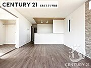 17.75帖の広々南東向きリビングです居心地が良く、ご家族皆がゆったり寛げる憩いの空間となりそうです