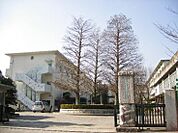 岡崎市立竜美丘小学校まで1300m、現地から1300ｍ