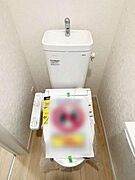 【施工例】温水洗浄便座付きのトイレです　1階・2階の2か所にございます