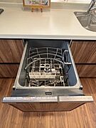 深型の食洗機付きなので家族全員分の食器が洗えます　共働き世帯や忙しい奥様の家事の手助けをしてくれる食洗機はとても便利ですよ