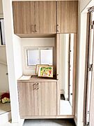 シューズボックスは家族全員分の靴を収納できる大きめサイズです鏡もついていてお出かけ前の全身チェックもできます
