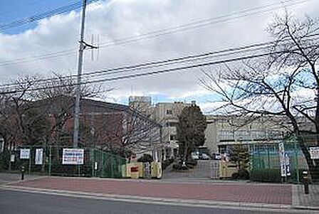 摂津市立別府小学校まで780m
