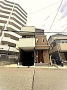 前面道路幅員約10.8ｍの南向き住戸　水回り2階　ルーフバルコニー付き