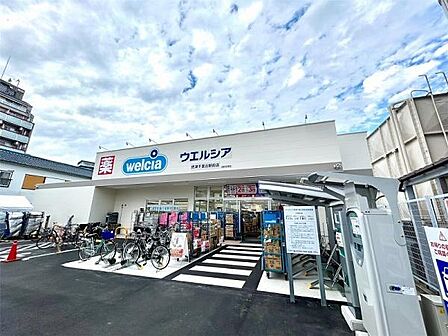 ウエルシア摂津千里丘駅前店まで660m