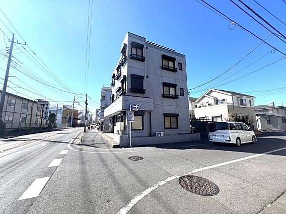 角地で駐車場4...