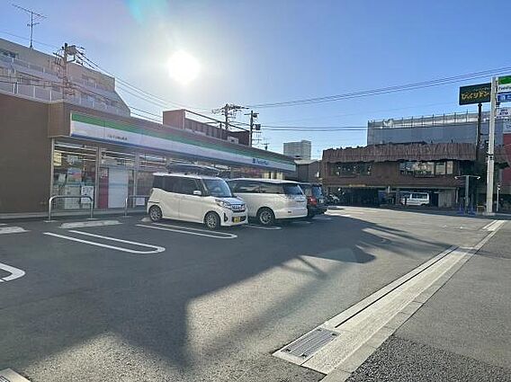 ファミリーマー...