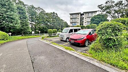 【駐車場】マンション敷地内にある駐車場