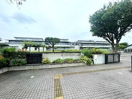 多摩市立多摩第一小学校まで700m