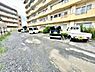 駐車場：【駐車場】マンション敷地内にある駐車場です。