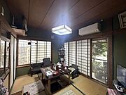 1階和室6帖の様子です。リビングとして使用されております。