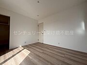 【南側洋室　7帖】バルコニーに出入り可能♪