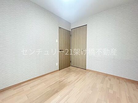 【洋室】各居室に便利な収納付き