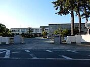 豊橋市立南部中学校まで640m