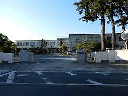 豊橋市立南部中学校まで640m