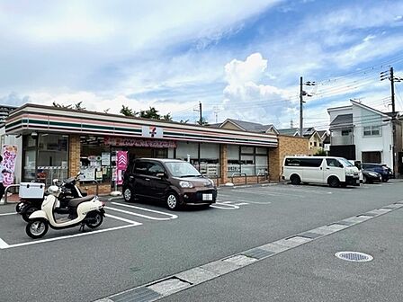 セブンイレブン向日寺戸店まで537m