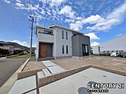 1号棟です♪落ち着きのあるおしゃれなツートンカラーの外壁です♪