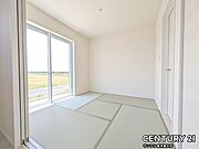 4.5帖の和室です♪リビング横に和室があることで和と洋の雰囲気を味わえ素敵な空間を演出でき、お子様の遊び部屋や客間としても利用できます♪