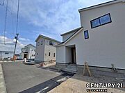 前面道路から撮影した現地写真です♪