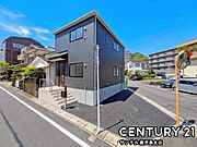 1号棟の外観が完成しました！黒基調で重厚感のある外壁カラーです♪