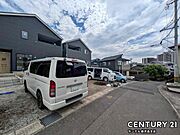 前面道路から撮影した現地写真です♪