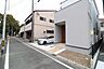 その他：前面道路は一方通行の為、車も滅多に通りません！子育て世帯様にご安心いただける立地です！