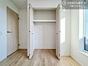 住空間をすっきり使うためには必須ポイントの収納スペースですよね。是非現地でご確認ください！