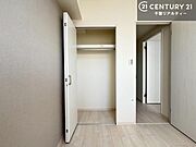 住空間をすっきり使うためには必須ポイントの収納スペースですよね。是非現地でご確認ください！