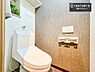 トイレ：清潔感のある色味のお手洗いです！さわやかでスッキリする空間です！白を基調としているので、お手入れがしやすいトイレです！